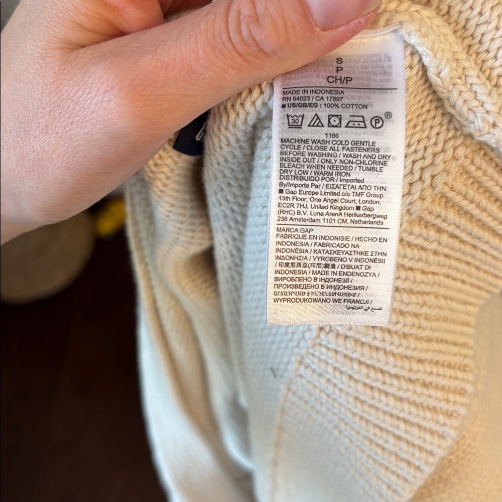 GAP Women's 100% Cotton Soft Beige V Neck Button Up Cardigan - Picture 3 of 6